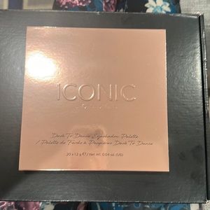Iconic London Desk To Dance Eyeshadow Palette